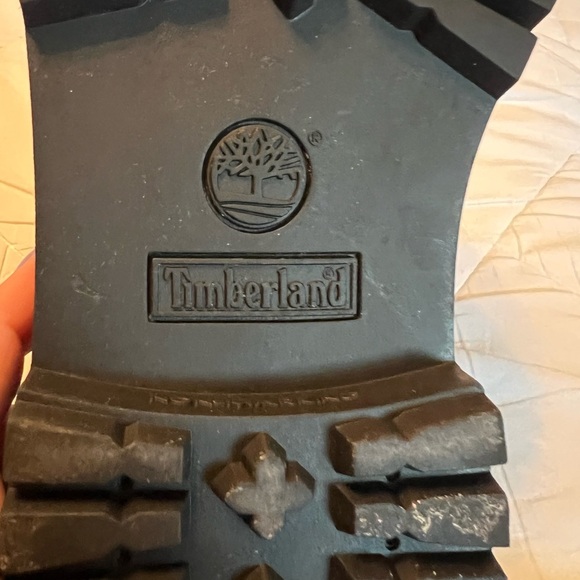 Timberland Black High-Top Boots with Lace-Up Design - Picture 5 of 6